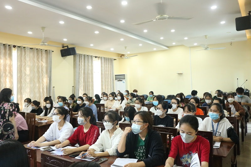 Các bạn sinh viên trường ĐH Lao Động - Xã Hội tham gia Workshop