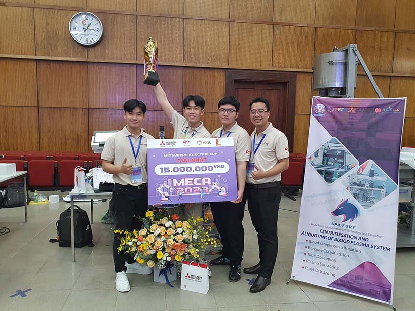 Minh Khôi và các bạn tại giải vô địch cuộc thi Meca 2023