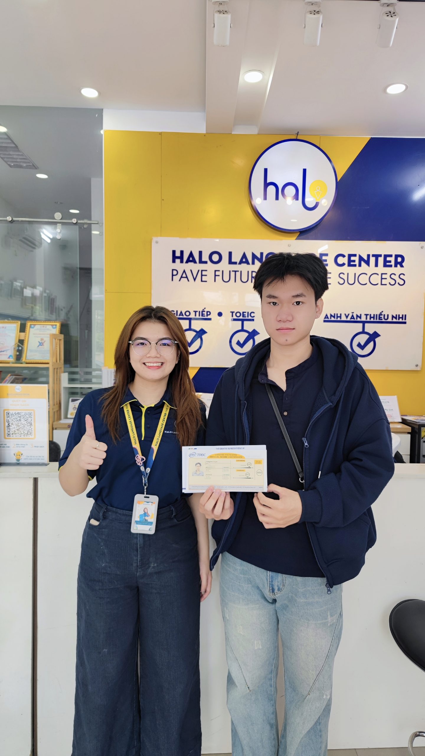 Minh Truyện nhận chứng chỉ TOEIC tại Halo