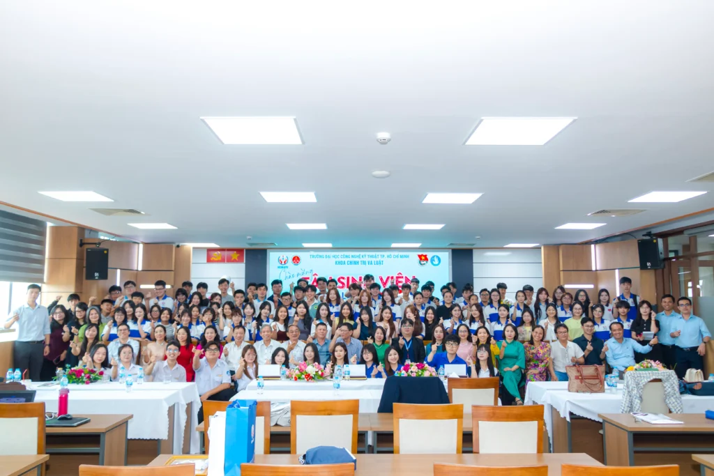 Halo đồng hành cùng TSV khoa Chính trị - Luật